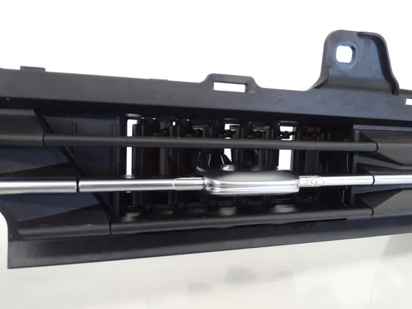 Grille de ventilation console centrale Audi A3 8Y OEM 8Y2820951A image 4