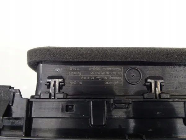Grille de ventilation console centrale Audi A3 8Y OEM 8Y2820951A image 9