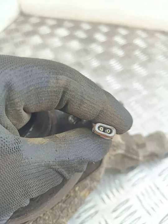 Opel Astra H 2005 Mozzo ruota anteriore image 5