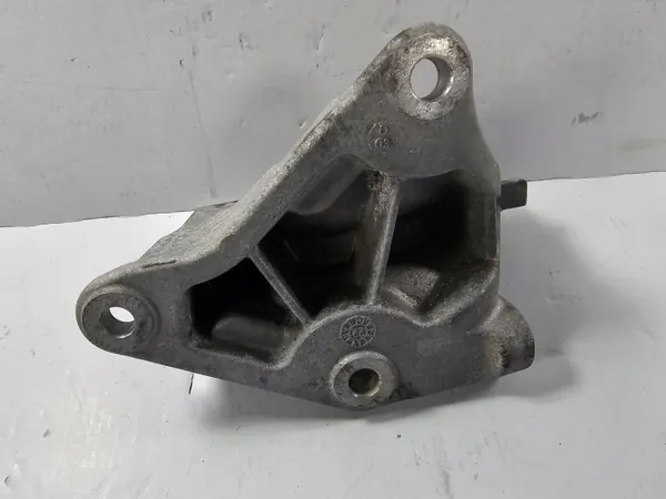 Ford Kuga mk3 2021 Drivaxelsstöd OEM LX673K305DB image 4