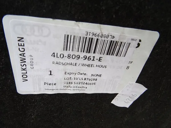 Audi Q7 4L Vasemman Renkaan Kaari 4L0809961E image 3