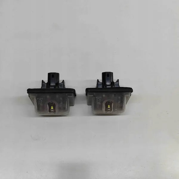 Luz de matrícula Mazda CX-5 II 2022 OEM GSJ151270C image 2