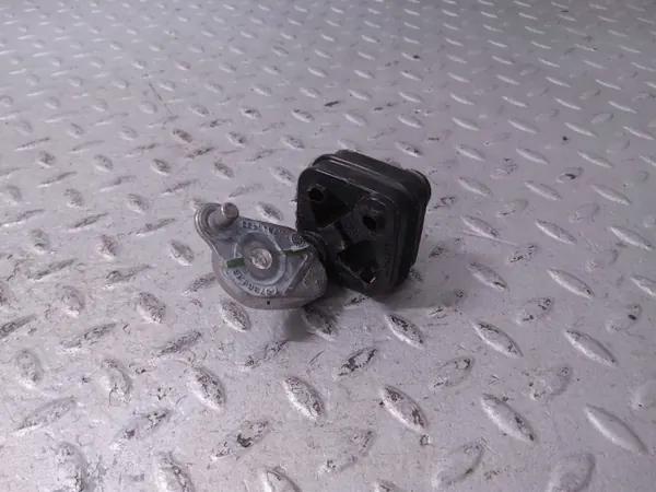 Support d'échappement BMW OEM 7935433 - État utilisé image 2