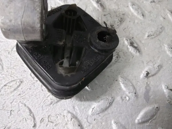 Support d'échappement BMW OEM 7935433 - État utilisé image 3
