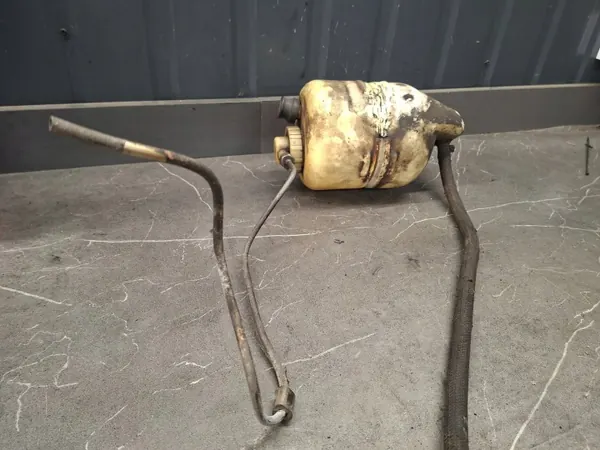 Mercedes W123 Jousitusöljysäiliö OEM 1233270172 image 4