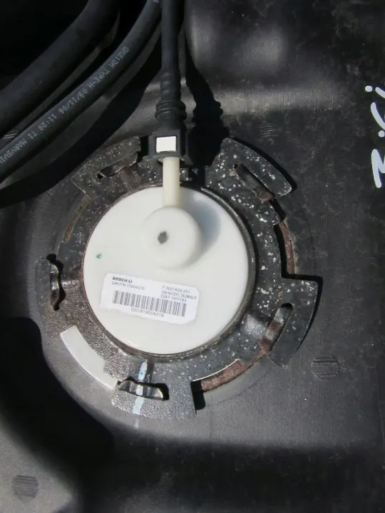 Brandstofniveau Sensor Suzuki XL7 3.6i 2007 OEM 15804316 image 2