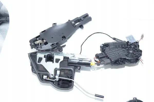 BMW X5 E70 Lock Set OEM 7167587 - Used image 7