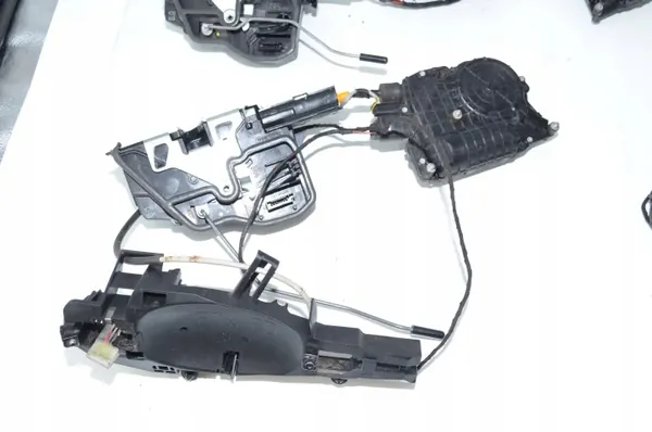 BMW X5 E70 Lock Set OEM 7167587 - Used image 8