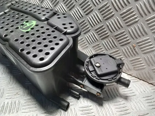 OEM 8W0201801B Bakre kolfilter för Audi A4/S4 B9 image 4