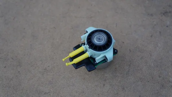 MERCEDES ADBLUE-pump OEM 9373513023 - Begagnad image 5