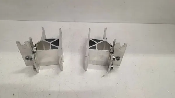 Kylarfästningsadapter Vänster Höger OEM 7421635 image 3