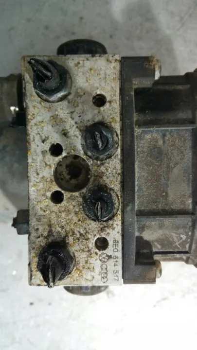 ABS-pump OEM 8E0614517 för Audi A4 B6 - Begagnad image 3