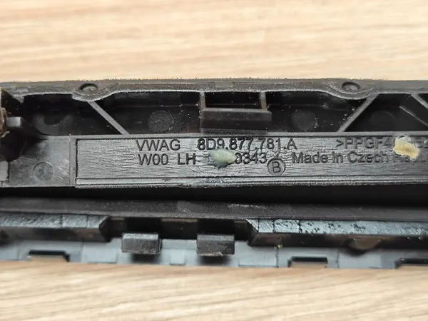 OEM 8D9877781A linke Schiebedachdichtung Audi A5 8T image 3