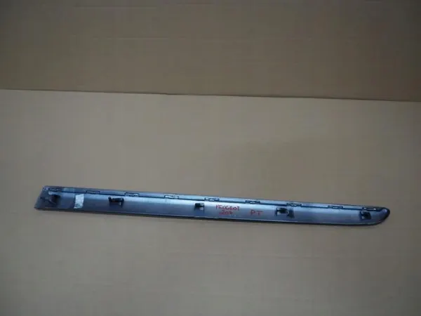 OEM 9680120680 Peugeot 207 Oikea Takaoven Lista image 5