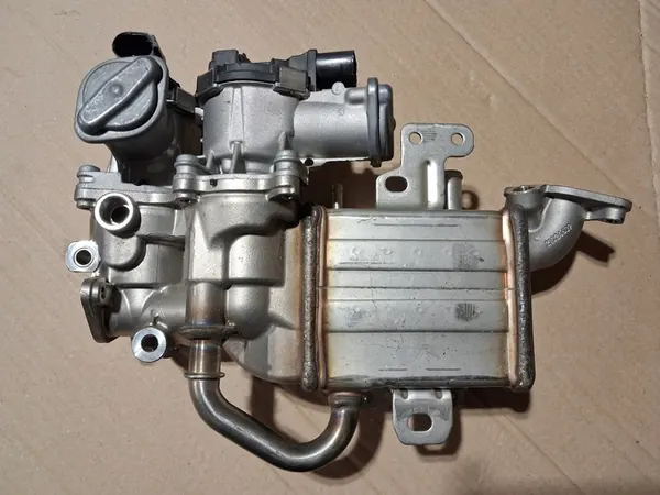 VW CRAFTER II MAN TGE 2.0 TDI Abgaskühler OEM 04L131512CH image 2