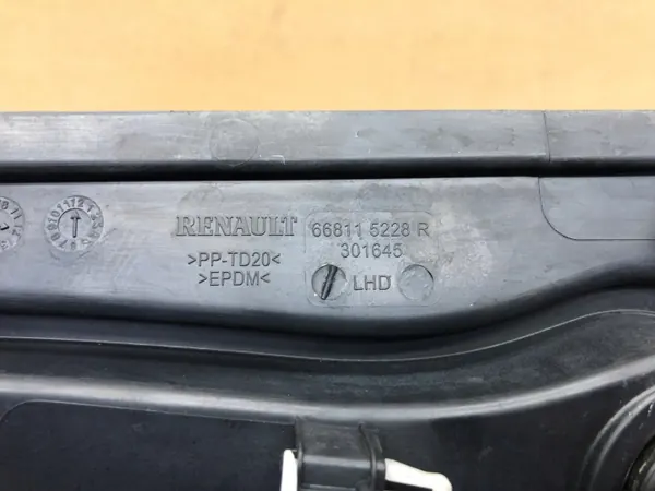 Renault Clio IV Raamrubbers Set OEM 668115228R image 6