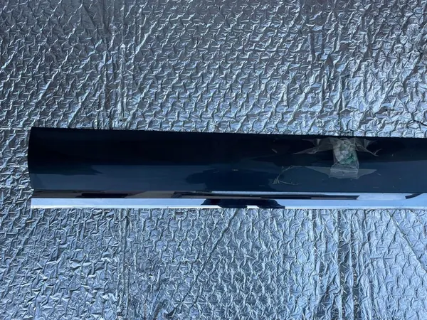 Left Front Door Trim VW Touareg 7P image 2