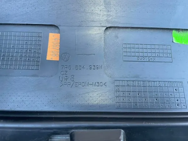 Left Front Door Trim VW Touareg 7P image 3