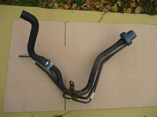 TOYOTA AURIS 2007- TUBO DE ENTRADA DE COMBUSTIBLE image 2