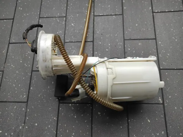 AUDI A4 B6 1.8T Brandstofpomp 8E0919051L image 2