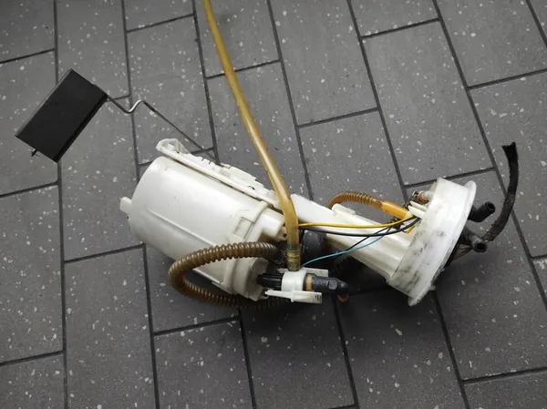 AUDI A4 B6 1.8T Brandstofpomp 8E0919051L image 3