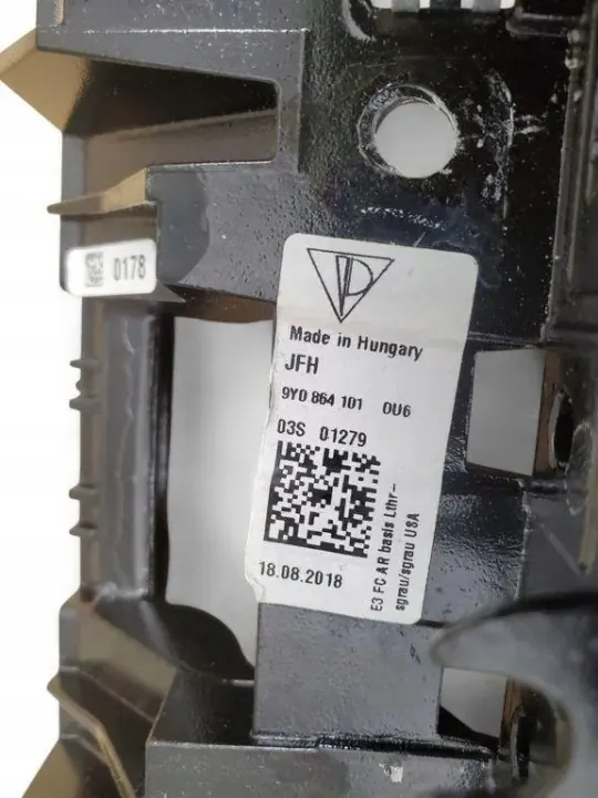 Accoudoir console centrale Porsche Cayenne OEM 9Y0864101 image 4