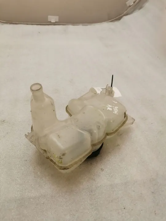 Volvo XC90 2019 Réservoir de liquide de refroidissement OEM 31686041 image 3