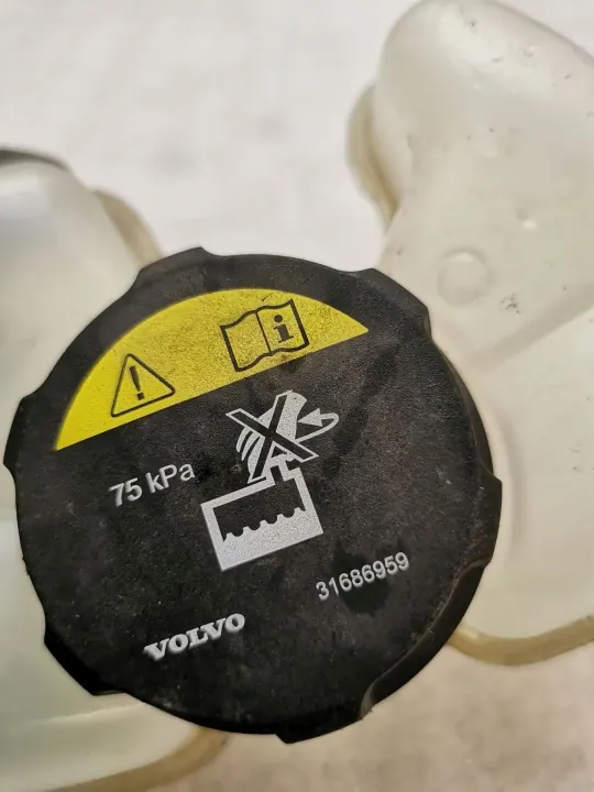 Volvo XC90 2019 Réservoir de liquide de refroidissement OEM 31686041 image 4