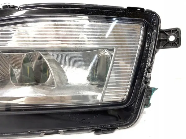 Phare Halogène Droit OEM 1NA013797 pour VW Passat B8 image 4
