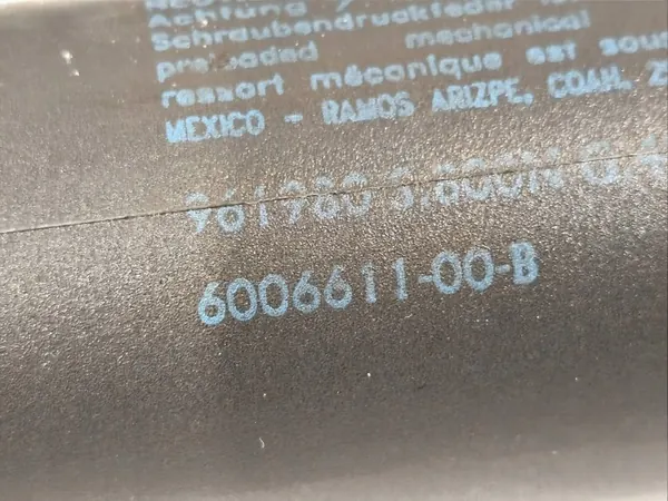 Tesla OEM 600661100B Amortecedor de porta-malas traseiro 2017 image 6
