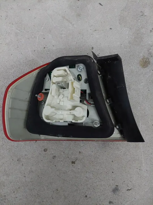 BMW E90 LIFT Lámpara Trasera Derecha Completa image 4