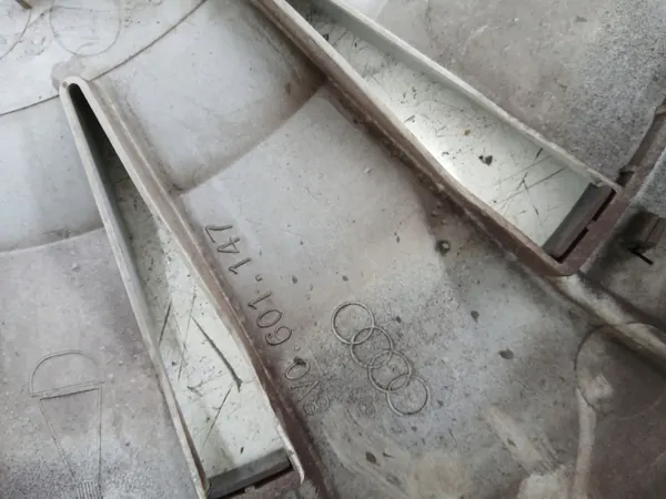 Audi A3 A4 16 Tuuman Napakapselit Setti OEM 8V0601147 image 4
