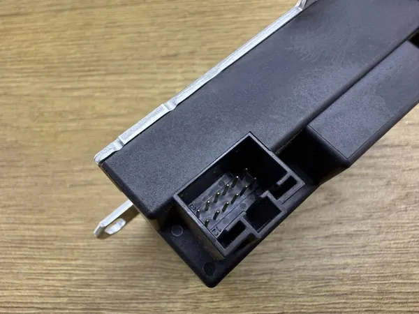 Brandstofpomp Besturingsmodule Mercedes-Benz W204 1.6 CGI image 7