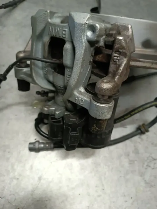 Bromsokset bak OEM 6883035 för BMW 2 F45 image 3