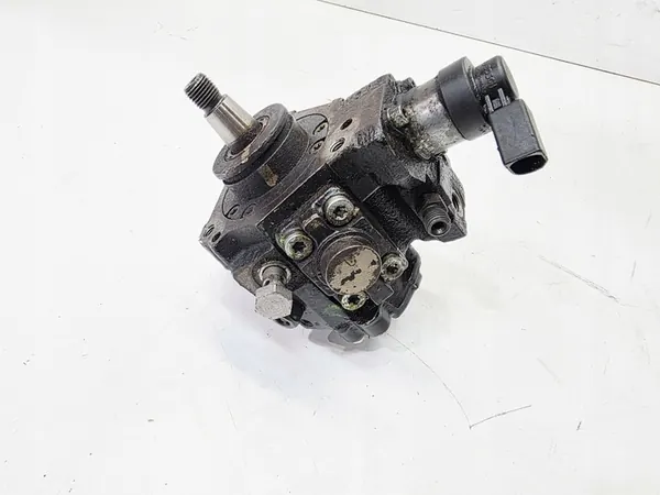 Polttoainepumppu Audi A4 B7 A6 C6 A8 D3 2.7 3.0 TDI 059130755E image 2