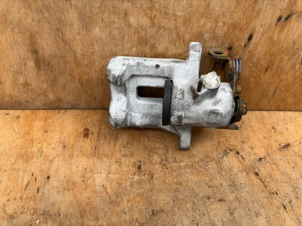 Vasen takajarrusatula Audi A4 B6 image 2