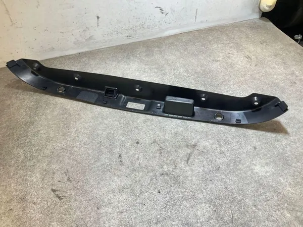 Mercedes-Benz takakontin kansi OEM A1777501100 image 3