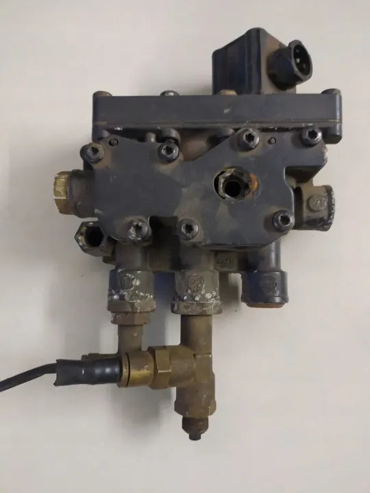 Soupape ECAS Volvo Suspension Air OEM 4728800230 image 2