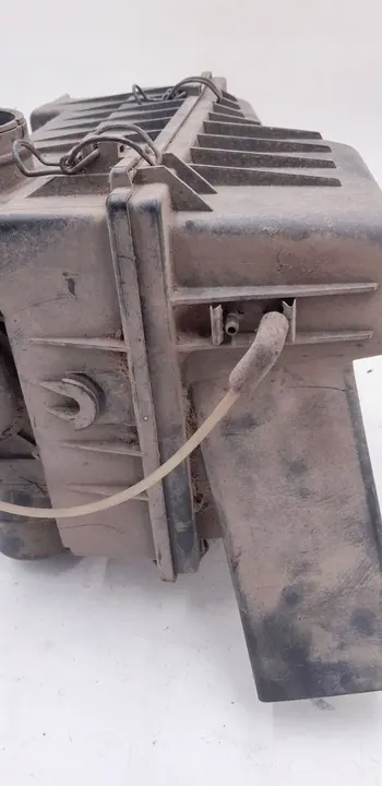 Volkswagen PASSAT B3 Ilmansuodattimen Kotelo 357129607B image 10