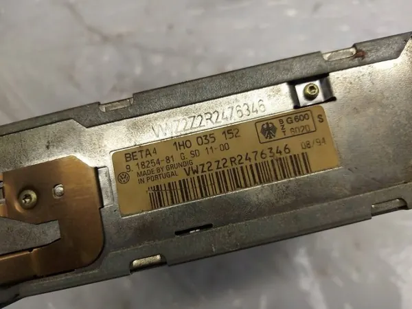 OEM 1H0035152 Beta 4 Kasettiradio VW Golf III:lle image 3