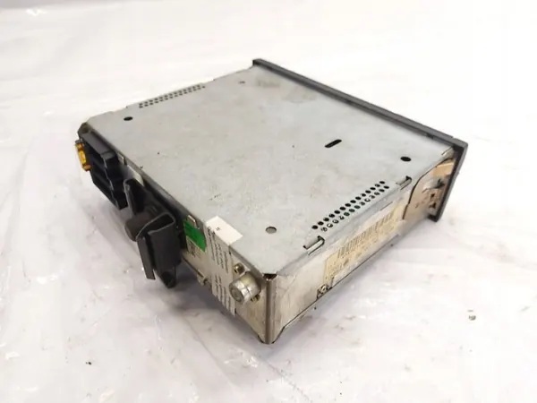 OEM 1H0035152 Beta 4 Kasettiradio VW Golf III:lle image 4
