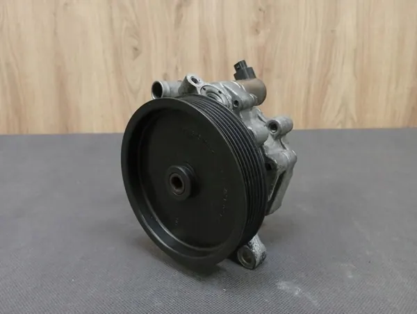 Bomba de dirección Mercedes OEM A0064666801 image 2