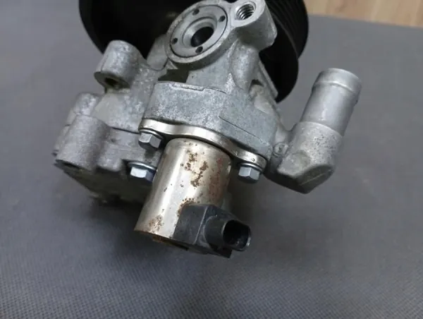 Bomba de dirección Mercedes OEM A0064666801 image 3