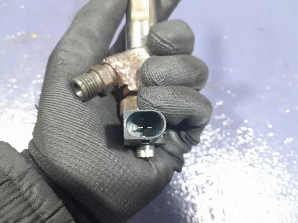 Einspritzdüse OEM 04L130277AE für Skoda Superb III image 3