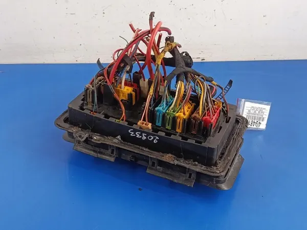 AUDI 80 B4 1.9TDI CAIXA DE FUSÍVEIS 443941822A image 2