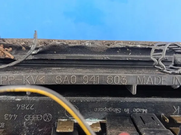 AUDI 80 B4 1.9TDI CAIXA DE FUSÍVEIS 443941822A image 3