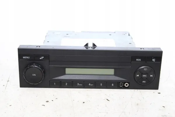 Radio Mercedes OEM A0004467462 - Usado image 2