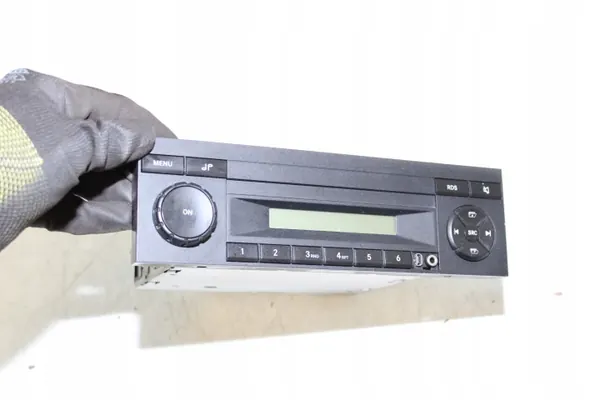 Radio Mercedes OEM A0004467462 - Usado image 3