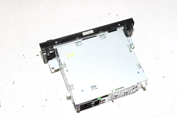 Radio Mercedes OEM A0004467462 - Usado image 4