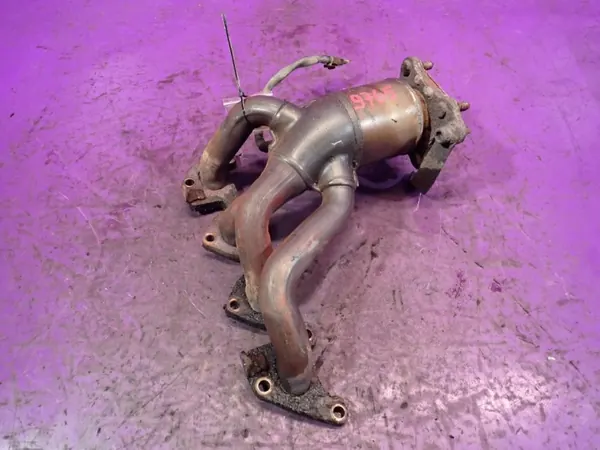VW Golf IV 1.6 105CV OEM 036178EAAA Colector de Escape image 2